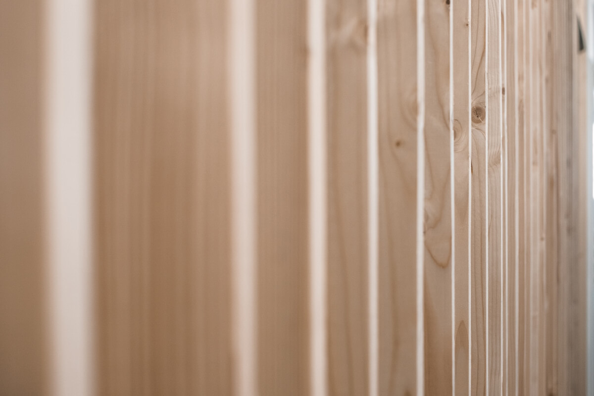 Sichtschutz Lamellen aus Holz Bürogestaltung Nobla Karlsruhe